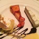 シェヌー - ケーキの盛合せ（2014.12）