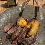 イタリアン アンド ワイン チャコール - 鹿　安納芋の焼き芋添えてあった