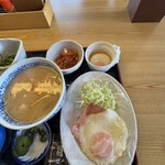 めしや亭 山形北町食堂 - ハムエッグ、キムチ、温泉卵、無料の海苔、青ガッパ漬け