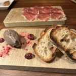 上六ワイン - 鶏レバーのショコラペースト(スペイン産チョコレートと合わせたレバーペースト）　780円
      