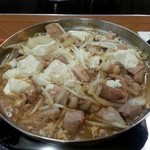 Otafuku - 豚ホルモンが焼けて煮汁が旨そう！