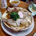 かし亀 - 映えも意識して、あえてのチャーシュー増しもお願いしました。３枚増しなんですがイカしたビジュアルがたまりません。