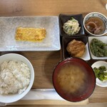 ねまれやこぅひぃ - ⚫️和食　朝定食Ａ（朝から、たっぷり派向け） （660円）　1．卵焼　（ごはん半分で、お願いしました…）