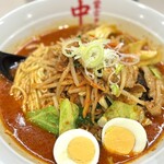 蒙古タンメン中本 川崎店 - レンゲ部分の麺ががっつりダマに。笑
