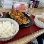 ホワイト餃子 はながさ - こちらは、780円　普通ライスに8個