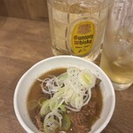 錦糸町 もつ焼のんき - 煮込み310円。小鉢１人前サイズをお安く出してくれて嬉しい