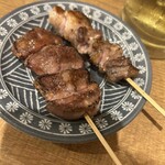 錦糸町 もつ焼のんき - タンとかしら塩　各180円。悪くないけどシロの前に霞む感