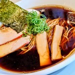 ワンタン麺専門店 たゆたふ - 裏メニュー 黒醤油スープに変更
