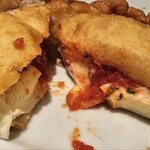 ソッリーゾ デル オルソ - 生地でチーズやトマトを包んでいるマルゲリータ