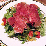 オヘソ - 切り立て生ハムサラダ