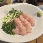 くまのや - 鶏ムネ刺し。この質と量で760円。価格崩壊。