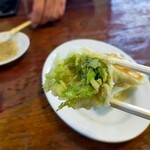青竹手打ラーメン 日向屋 - 野菜多めの餡、ニンニクも効いてますが、甘みも感じられる美味しい一品です。