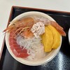 青森魚菜センター - のっけ丼は自分好みの海鮮丼が作れます。