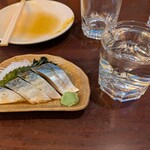 角屋 - しめ鯖、芋焼酎（お湯割）