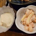 魚とめし かねむ食堂 - 小鉢の｢豆腐｣
      と｢マカロニポテ明太子サラダ｣！