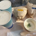 アルパカフェ - 料理写真:王国バーガー、タルタルフィッシュバーガー、クラムチャウダー、生ビール