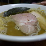 良温 - 軍鶏脂ラーメン(全粒粉・醤油、700円)