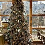 カフェ・ド・リオン パレット - 店内には素敵なツリー