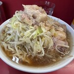 ラーメン二郎 三田本店 - 小豚らーめん ヤサイマシアブラカラメ
