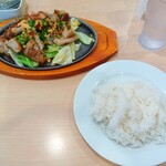 ジョイフル - メガ盛り一口にんにくチキンステーキ（ライス）