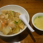 彩菜・中華ダイニング - 中華丼大盛、付いてくるスープ