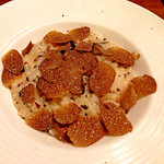 chez le mak - 【2014年12月】秋トリュフのリゾット（2,400円）。リゾット自体もさすがの出来栄え。やっぱこのくらいの芯の残り具合でないとね。リゾットの中にも刻んだトリュフたっぷり。