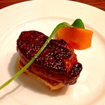 chez le mak - 【2014年12月】ランド産 フォアグラのタルティーヌ（850円）。バケットの上に特大のフォアグラ。奥に見えるのは柿です。