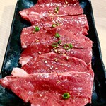 和牛ホルモンとタレ漬け焼肉 壺ほる - 