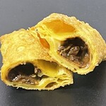 マクドナルド - 料理写真:2025.12.12 (金) 【期間限定】 とろ~り3種のチーズのビーフシチューパイ 270円(税込)