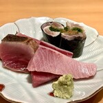 すしやのたい悟 - ・イワシの磯辺巻き／北海道
      ・メジマグロの藁焼き／青森県大間
      ・ブリお造り／富山県氷見市