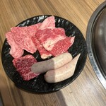 焼肉食べ放題ブラックホール 新宿三丁目店 - 