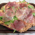 ソロ ピッツァ ナポレターナ ダ ジェンナーロ - プロシュット エ ルッコラ