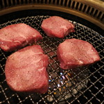 SATOブリアン - この牛タンの分厚いことったら・・・！