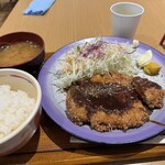 定食・丼 すず食堂 - 味噌カツ定食。1,150円税込。キャベツたっぷりマヨネと辛子トッピング。ご飯減らせず。