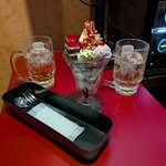 ジャンカラ 池田駅前店 - 注文：ハイボール2杯分、ストロベリーパフェ