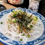 鳥獣菜魚 あい川 - オニスラとしらすのサラダ