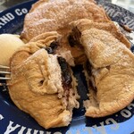 グランエスタード 大分中津店 - 断面☆中には柔らかくなったチョコレートが♪