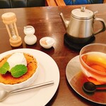 パルファン - ケーキセット　紅茶はカラメルティー