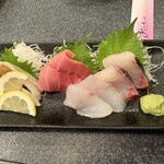 すしざんまい - 刺身　中トロ､マゴチ､ハマチ