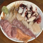 魚真 - 刺身盛り合わせ