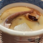 えび寿し - 海鮮茶碗蒸し(限定5)  雑味のない上品で 卵の味を引き立て 具材も多く滑らかな食感 とても美味しい