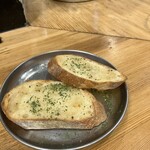 ビーフ キッチン スタンド - ガーリックトースト