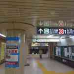 ポンチ軒 - 駅改札を抜けた後は真っ直ぐ前に進み