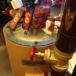 MAX BRENNER CHOCOLATE BAR - チャーリーとチョコレート工場のような感じ。