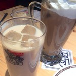 Komeda Kohi Ten - 左：アイスミルクコーヒー