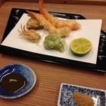 本湖月 - 天婦羅　しらさ海老 だだっちゃまめ あわび