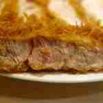 ポンチ軒 - 肉厚なカツをまずは何も付けずに頂いてみると、肉厚でジューシーで美味しく