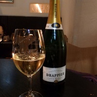 ラ・ボンヌターブル - 食前酒にドラピエ・シャンパーニュ・カルト・ブランシュ・ブリュット