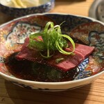 大皿焼肉 老中 - 黒七味のハツ刺し