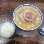 雪ぐに - 味噌ラーメン＋巻きバラチャーシュー＋味付けうずら＋無塩バター＋ライス小